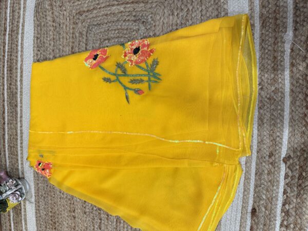 Yellow poppy sequin motif - Image 4