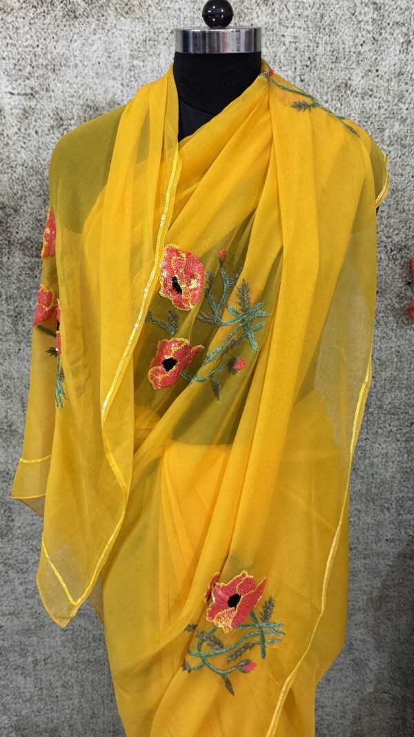 Yellow poppy sequin motif - Image 2