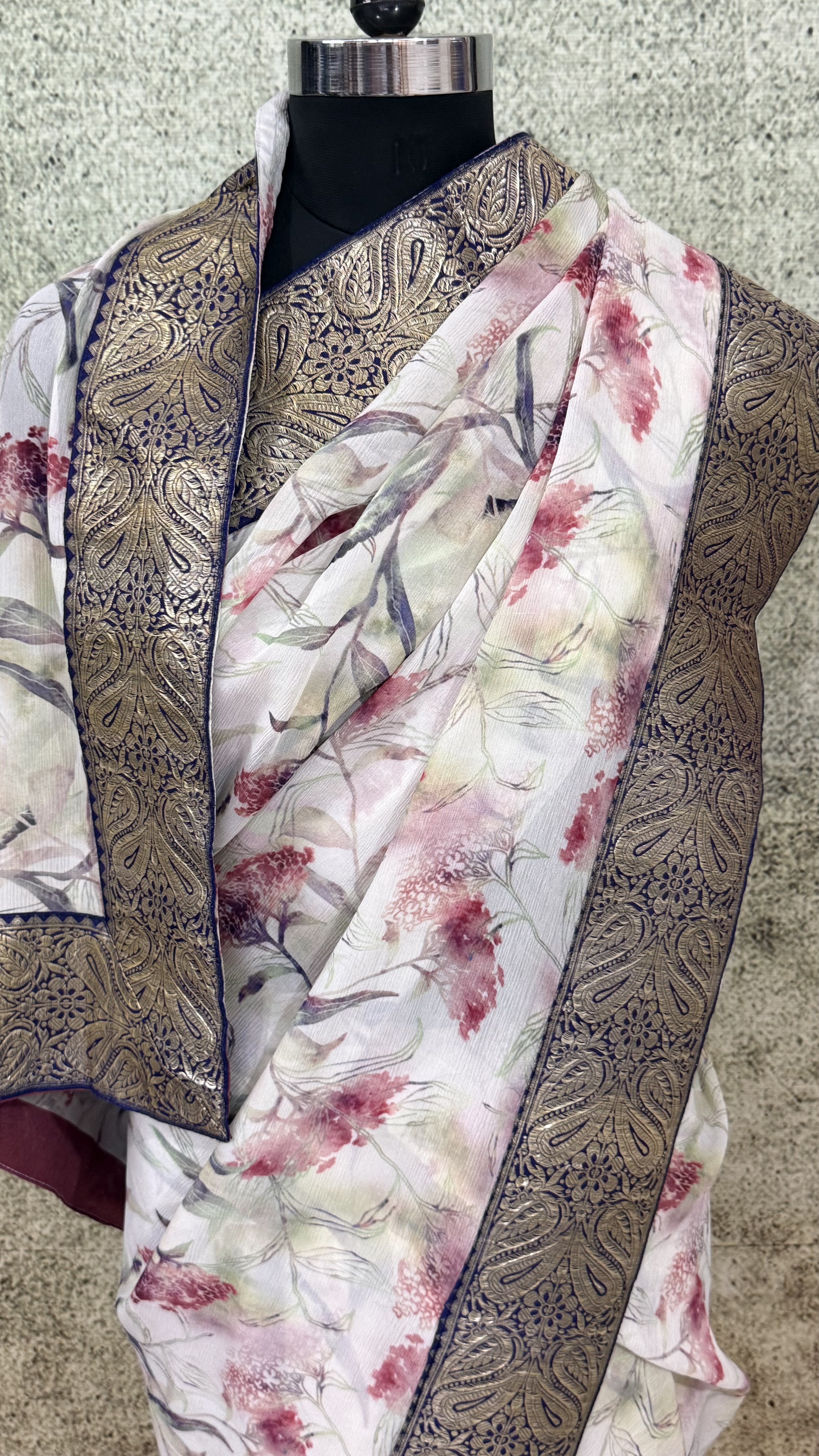 Off-White Floral Printed Antique Border - Image 3